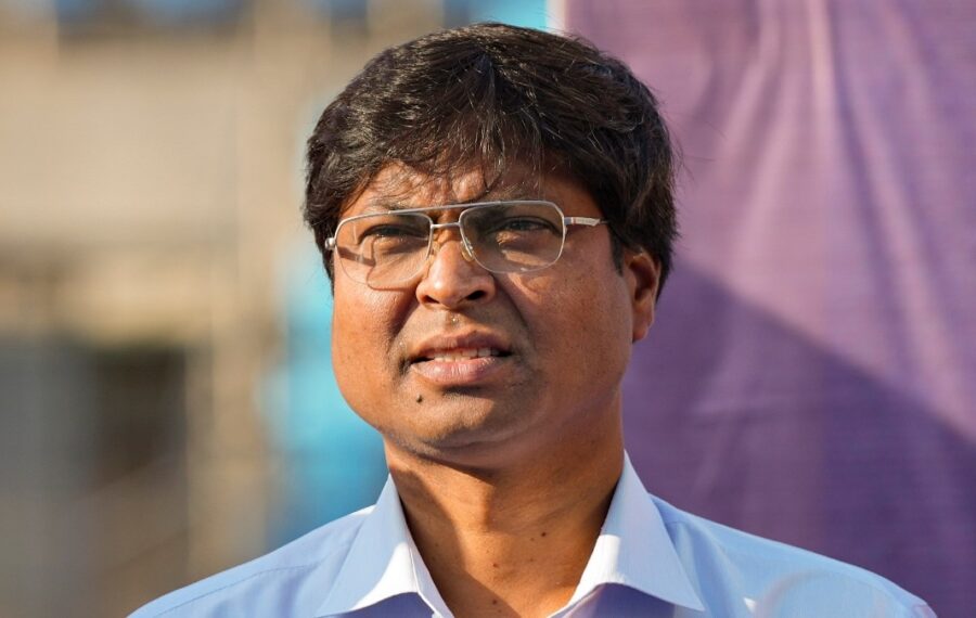 Dilip Tirkey en representación de Hockey India.